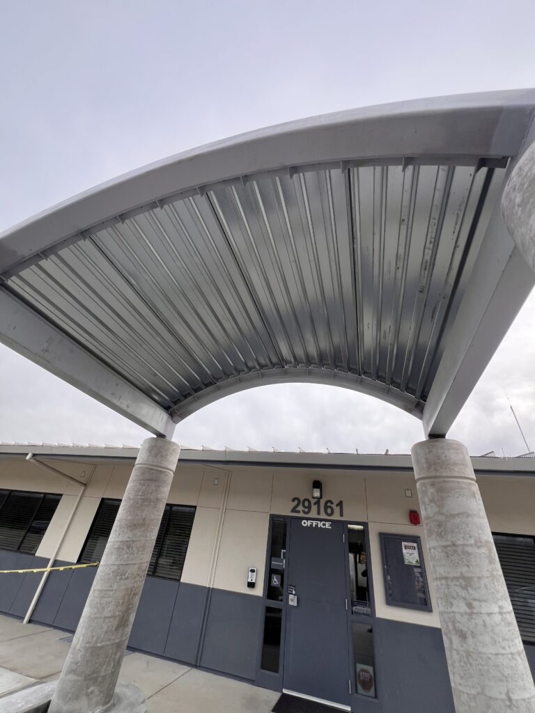 Maples ES - Entry Canopy maple 3